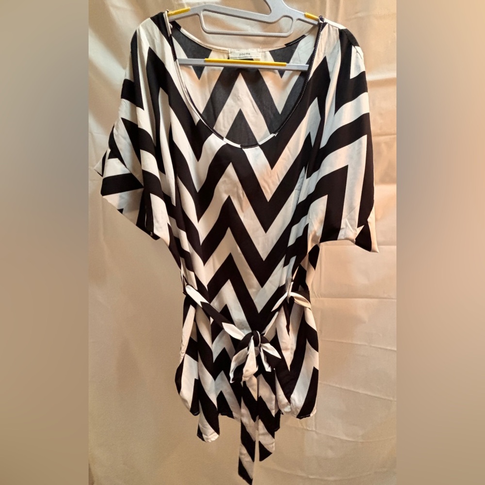 Black and white chevron patterned tunic shirt